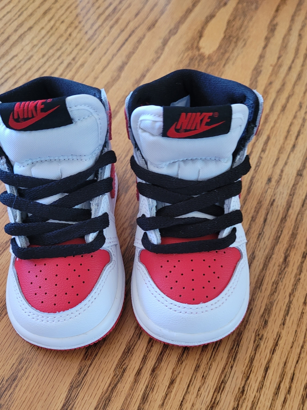 Nike Jordan Retro Kids White, Red & Black High-Top Sneakers